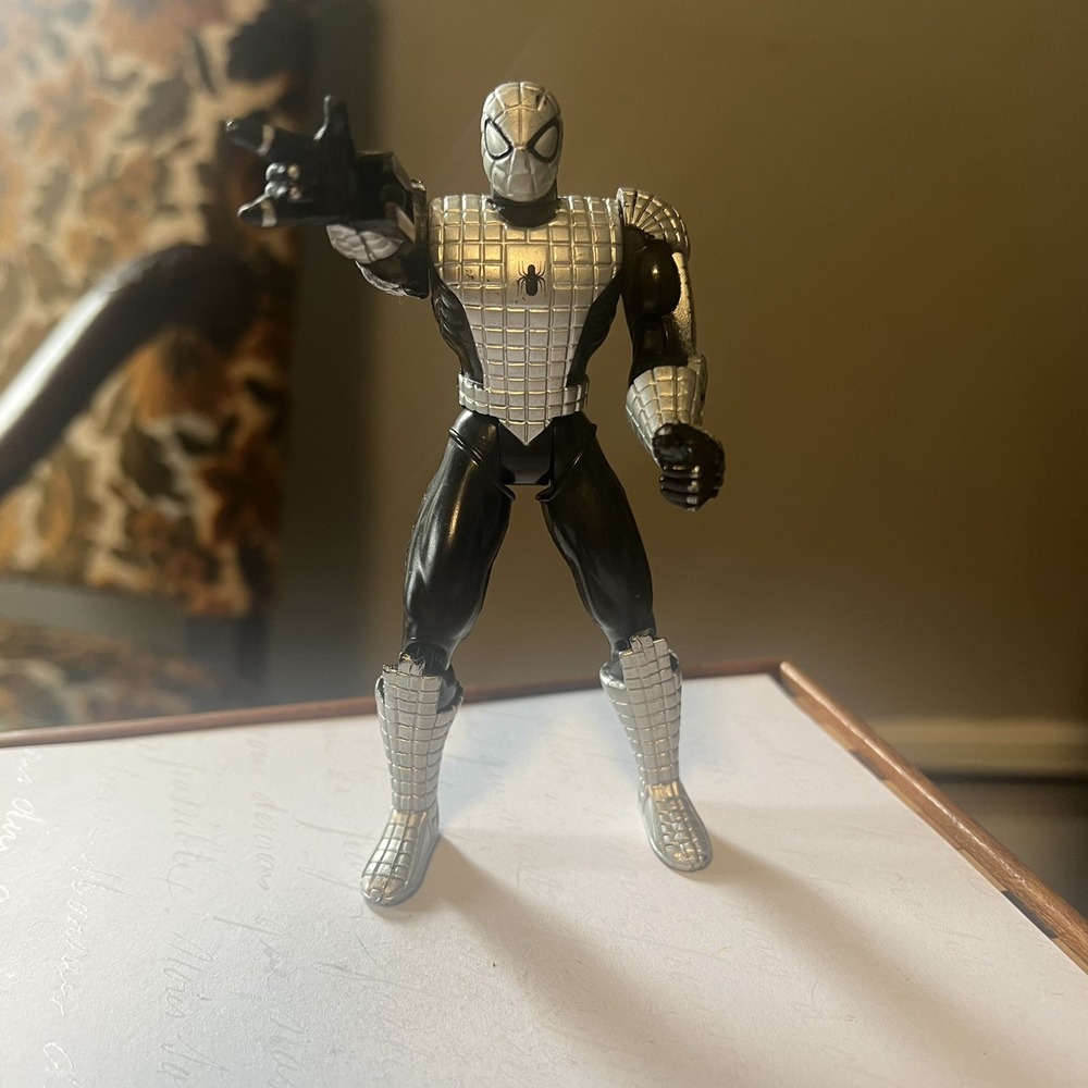1994 Marvel Silver Spider-Man Super Web Shield Armor 5" by ToyBiz -